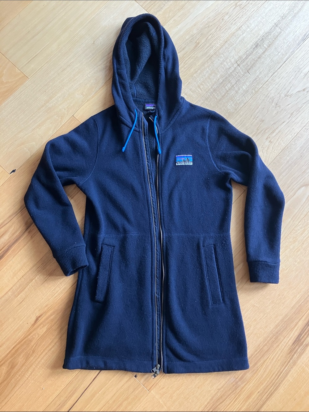 Patagonia W’s Woolie Fleece Parka in Navy Hooded, Full-Zip